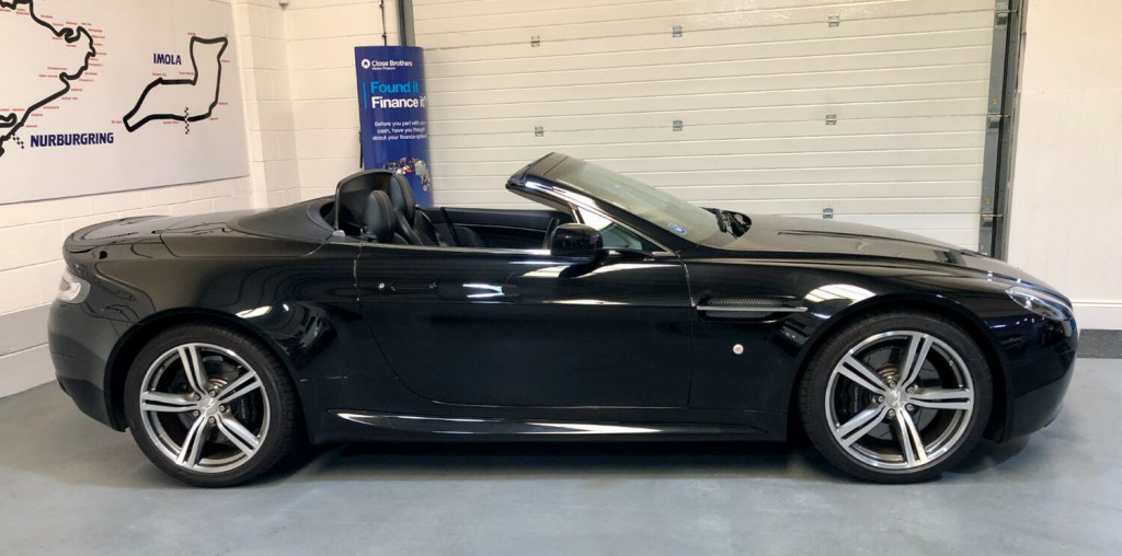 ASTON MARTIN VANTAGE