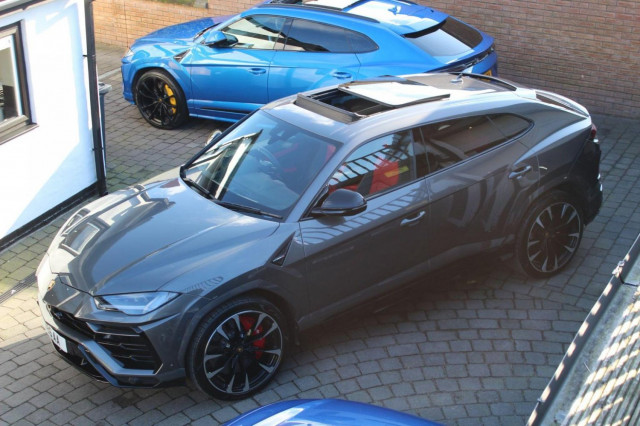 LAMBORGHINI URUS
