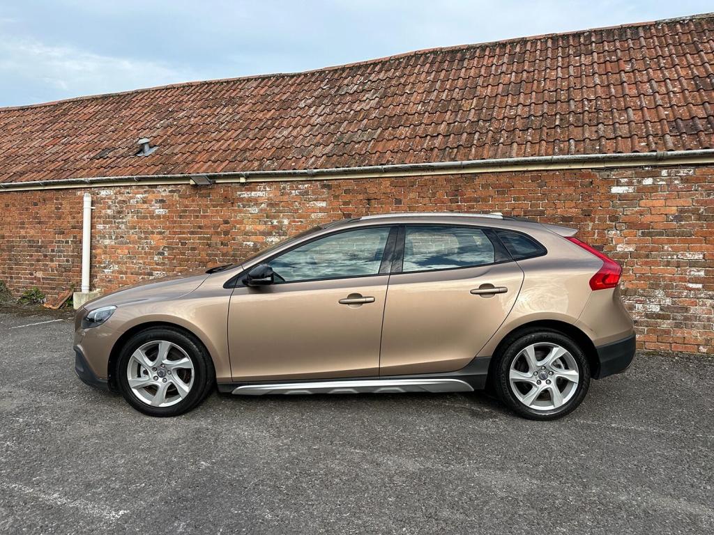 VOLVO V40 CROSS COUNTRY