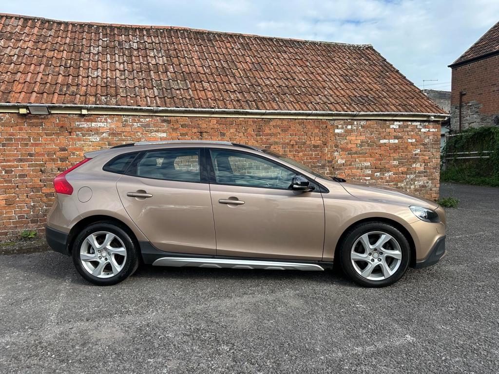 VOLVO V40 CROSS COUNTRY