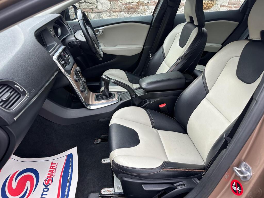 VOLVO V40 CROSS COUNTRY