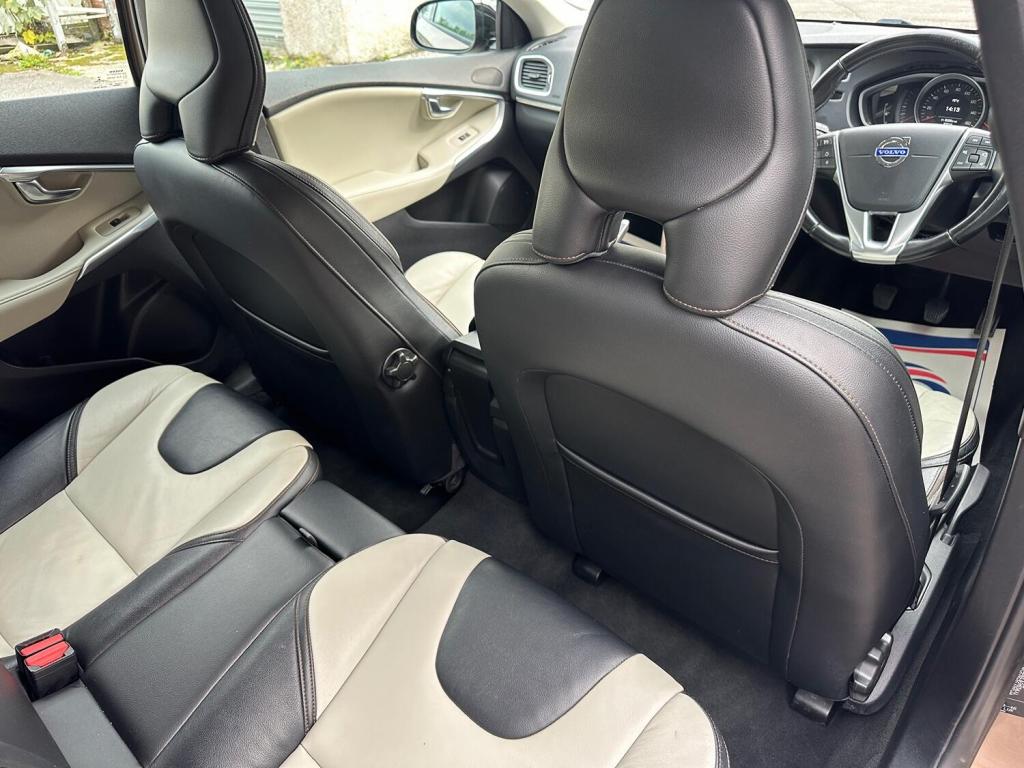 VOLVO V40 CROSS COUNTRY