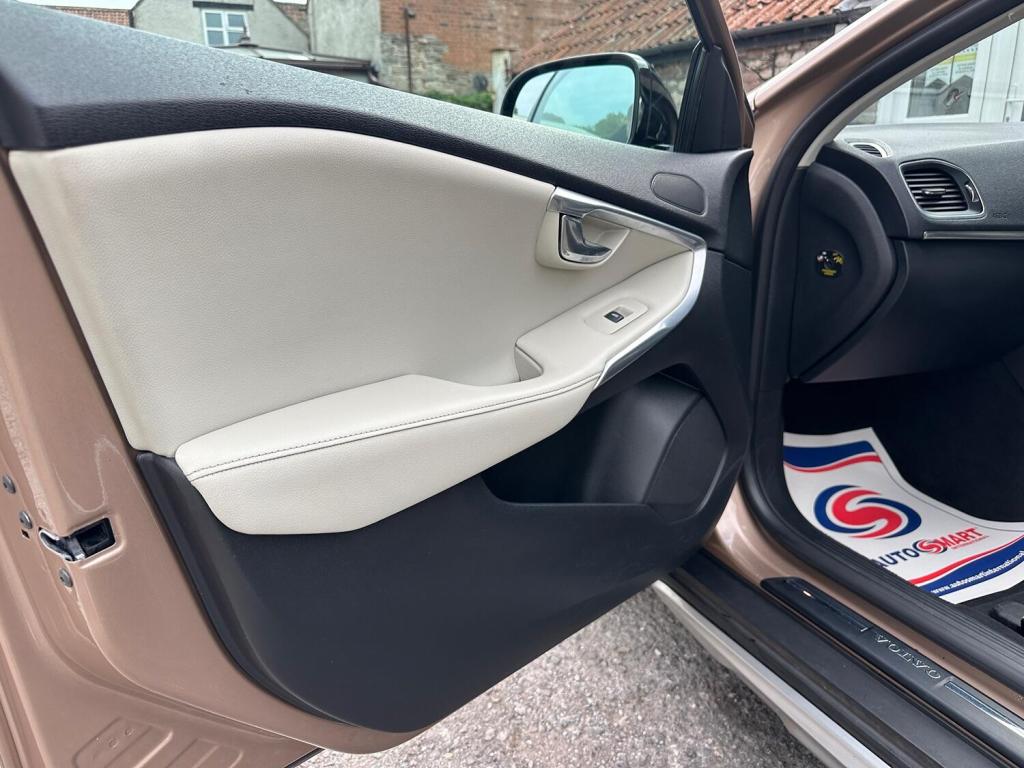 VOLVO V40 CROSS COUNTRY