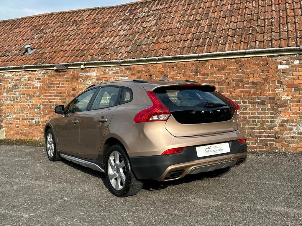 VOLVO V40 CROSS COUNTRY