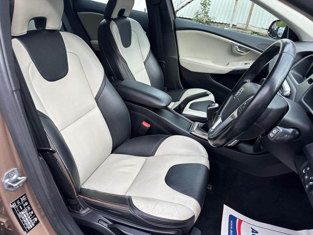 VOLVO V40 CROSS COUNTRY