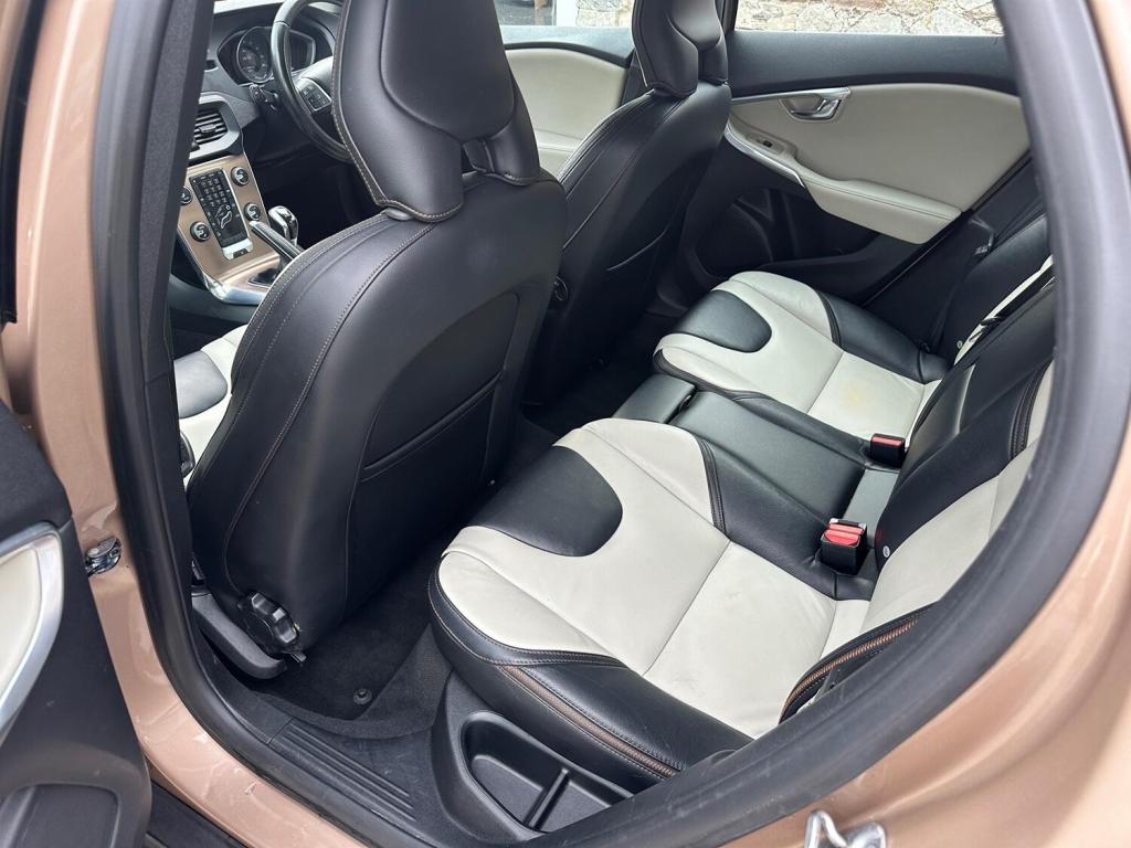 VOLVO V40 CROSS COUNTRY