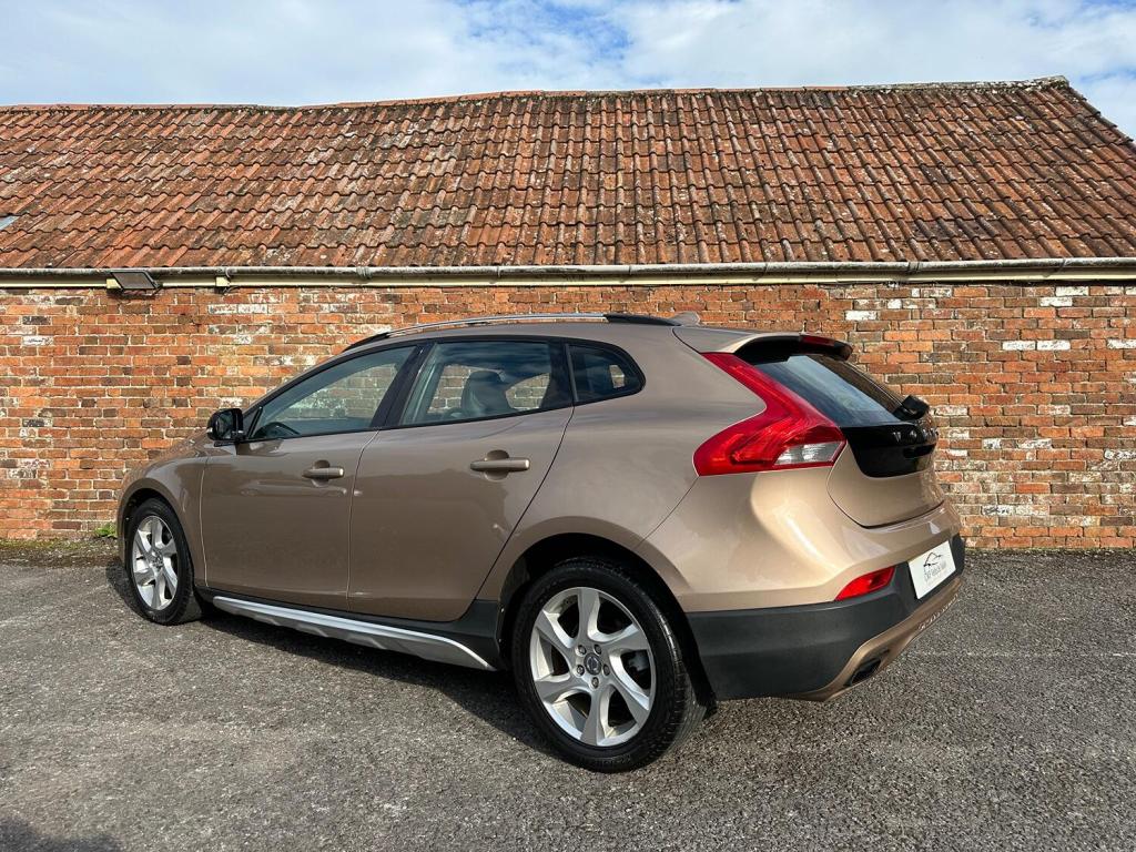 VOLVO V40 CROSS COUNTRY