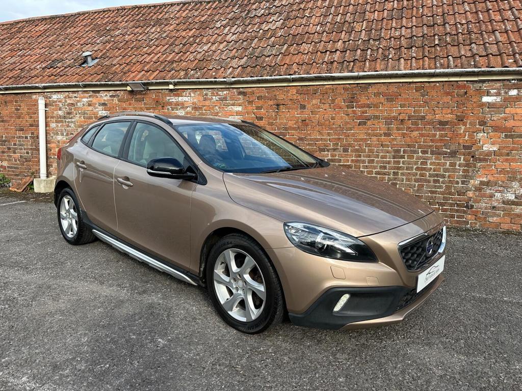VOLVO V40 CROSS COUNTRY
