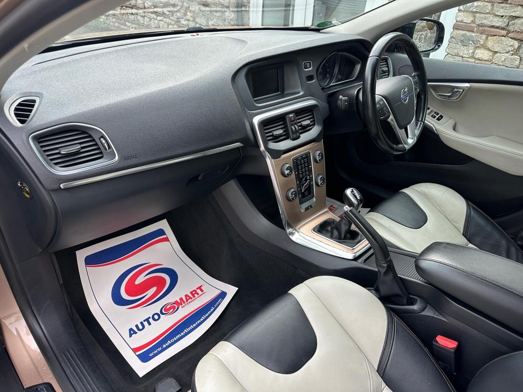 VOLVO V40 CROSS COUNTRY