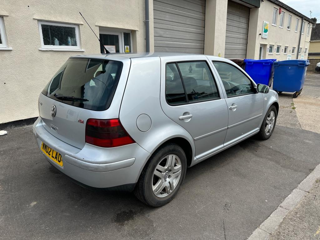VOLKSWAGEN GOLF