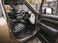 LAND ROVER DEFENDER 110
