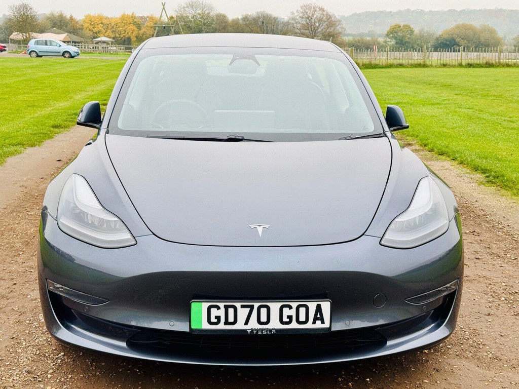 TESLA MODEL 3