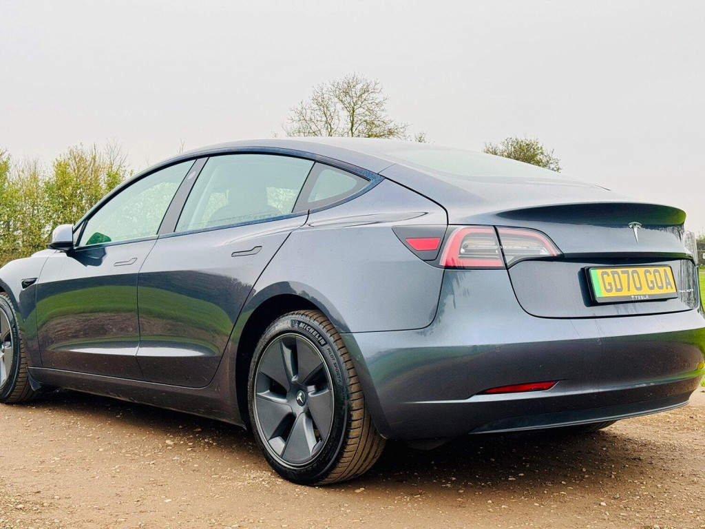 TESLA MODEL 3