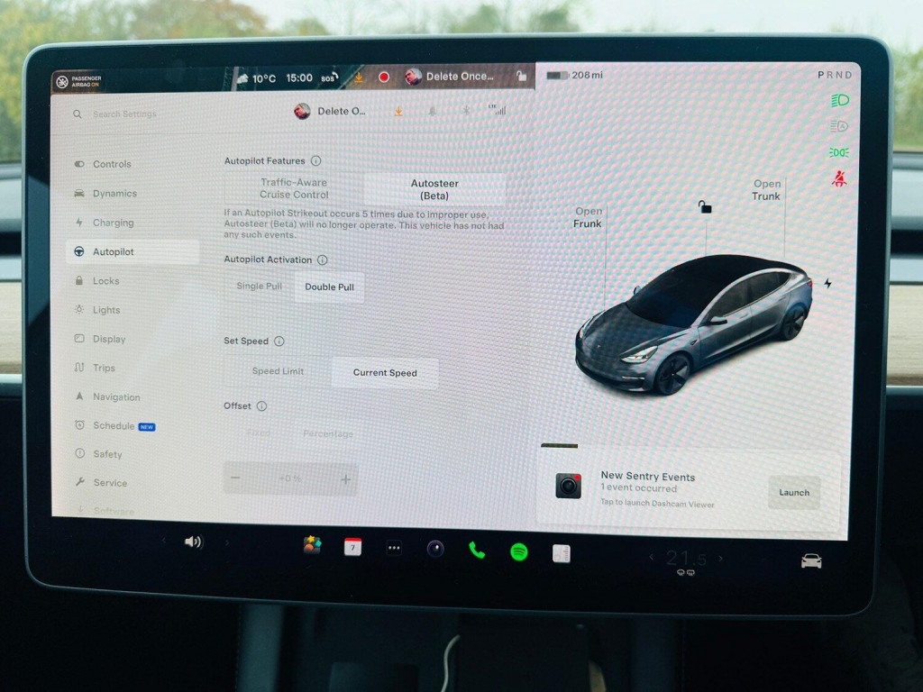 TESLA MODEL 3