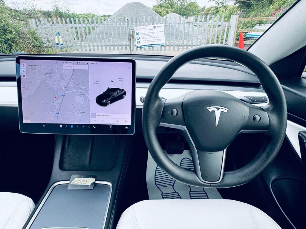 TESLA MODEL 3