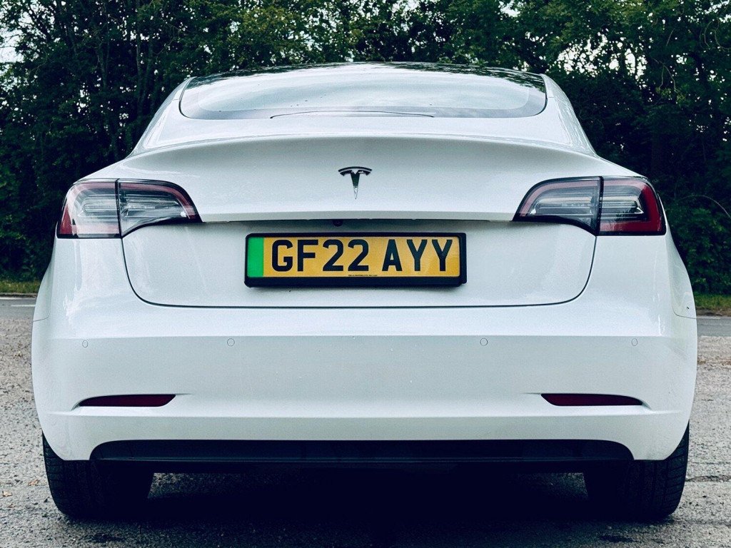 TESLA MODEL 3