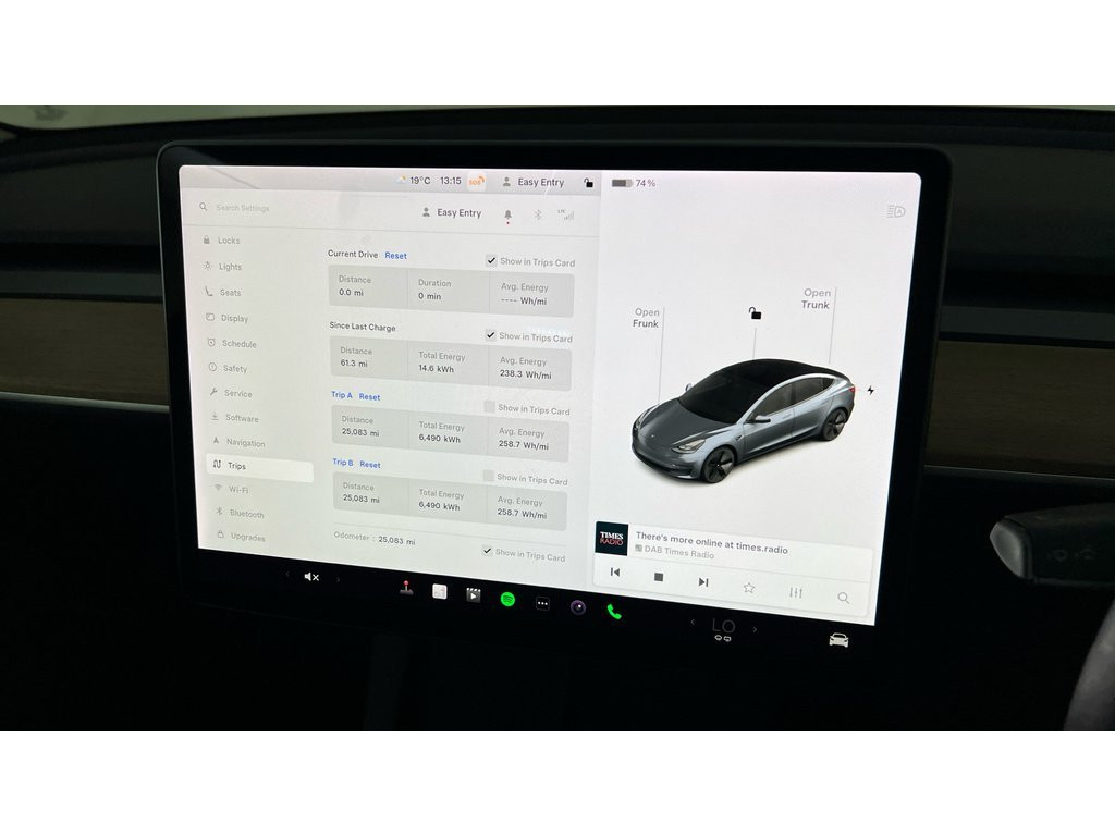 TESLA MODEL 3