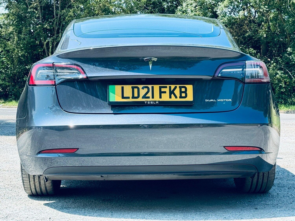 TESLA MODEL 3