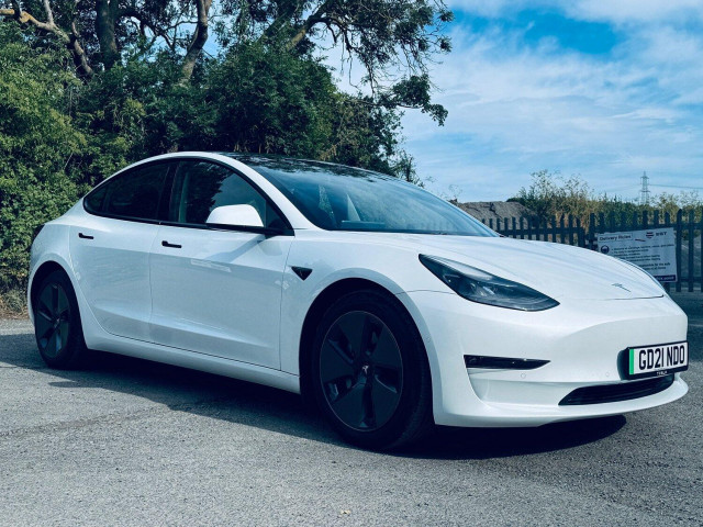 TESLA MODEL 3