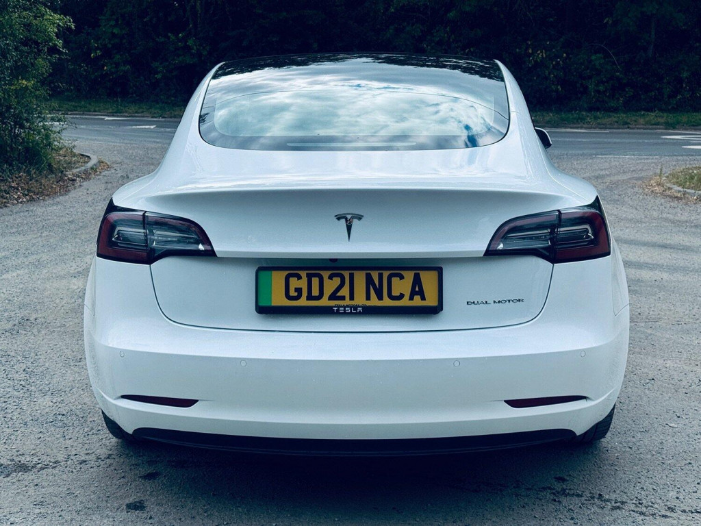 TESLA MODEL 3