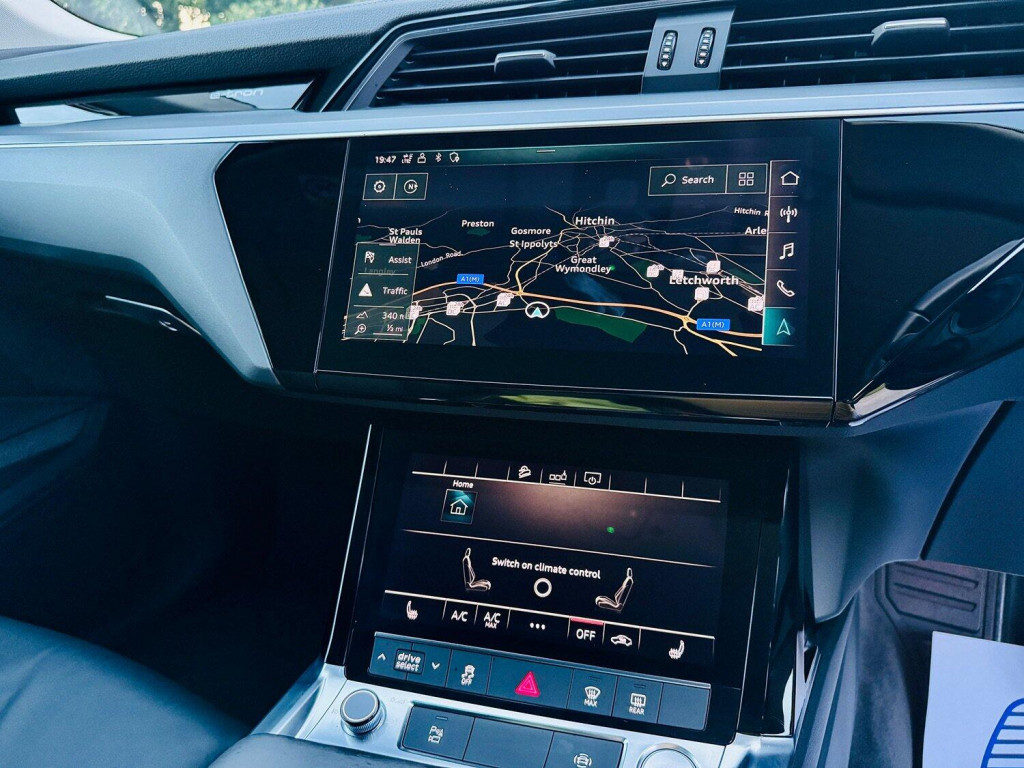 AUDI E-TRON
