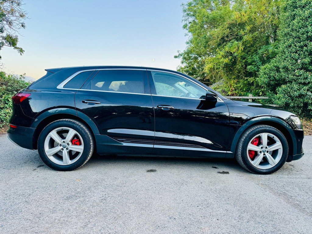 AUDI E-TRON