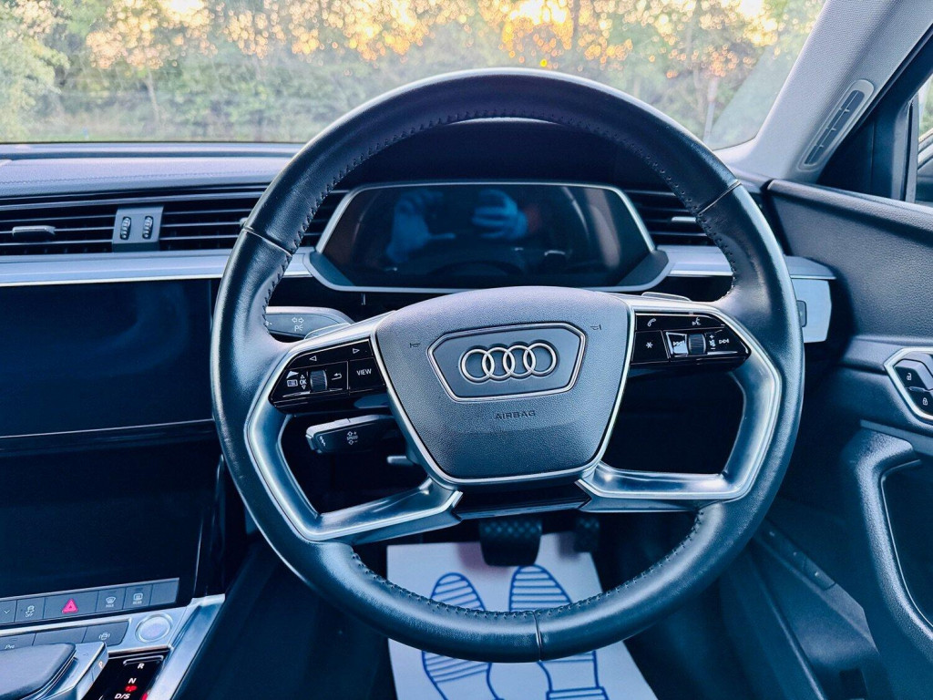 AUDI E-TRON