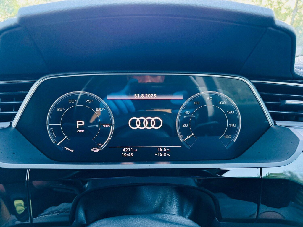 AUDI E-TRON