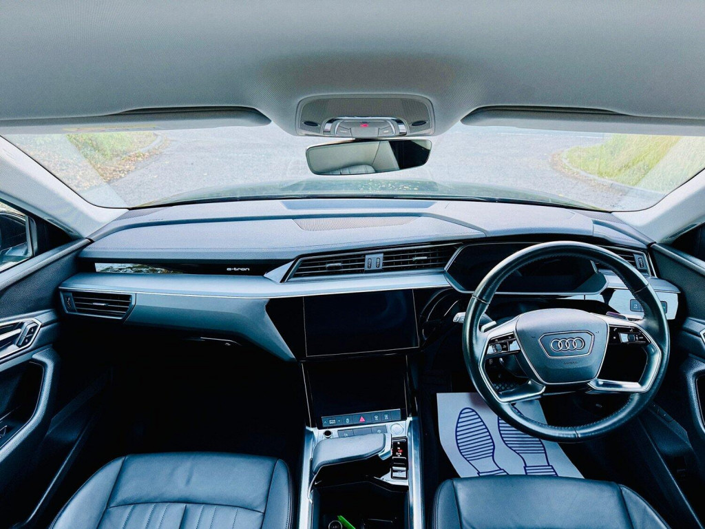 AUDI E-TRON