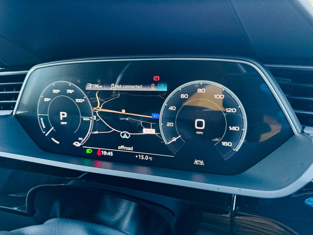 AUDI E-TRON