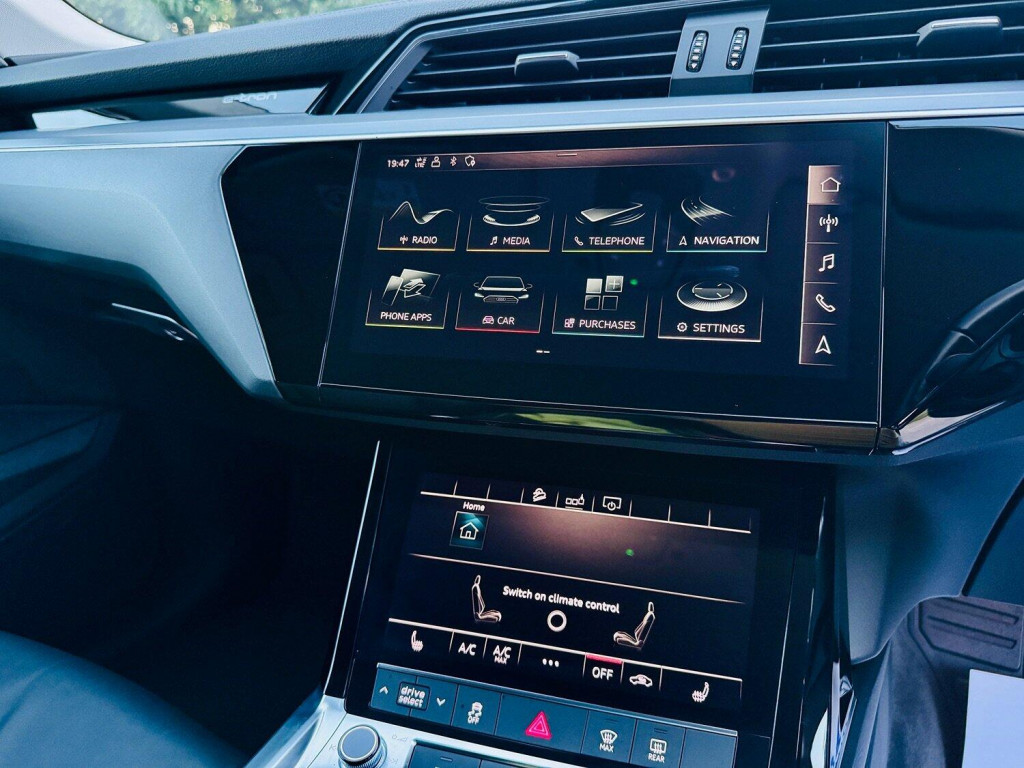 AUDI E-TRON