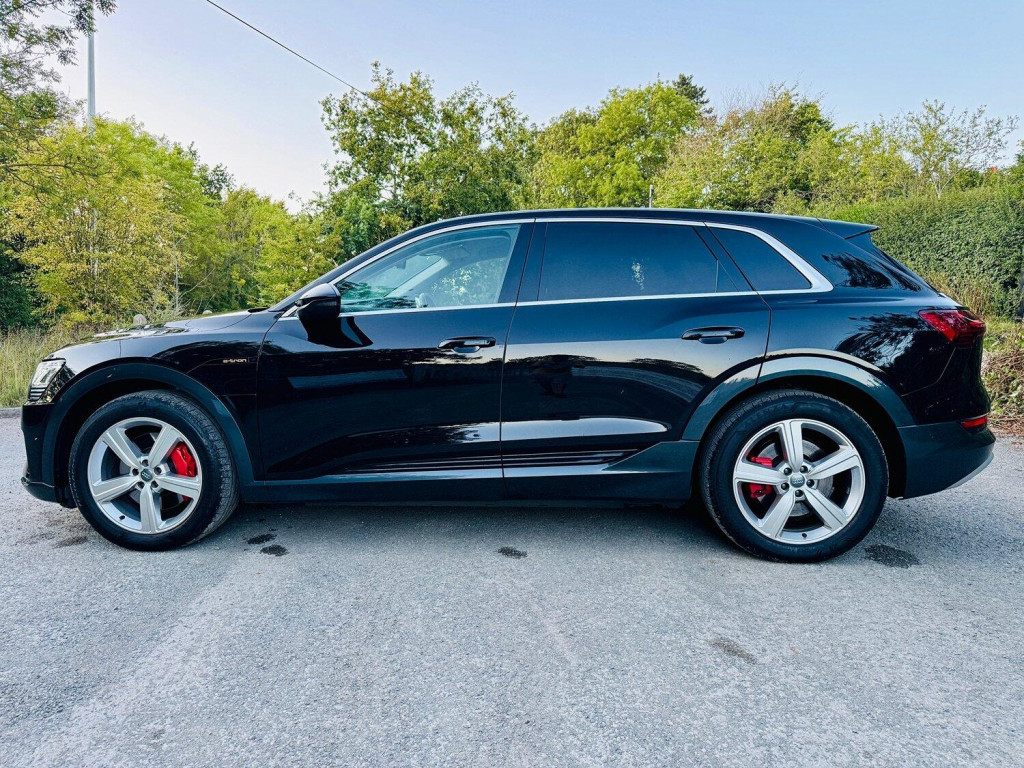 AUDI E-TRON