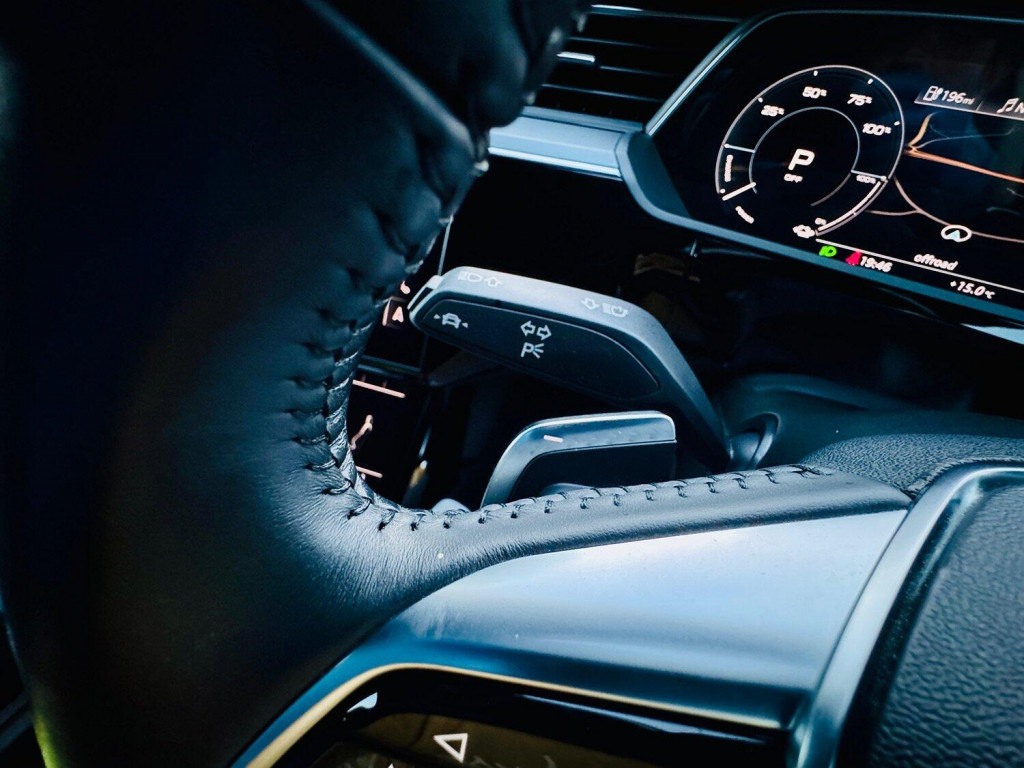 AUDI E-TRON