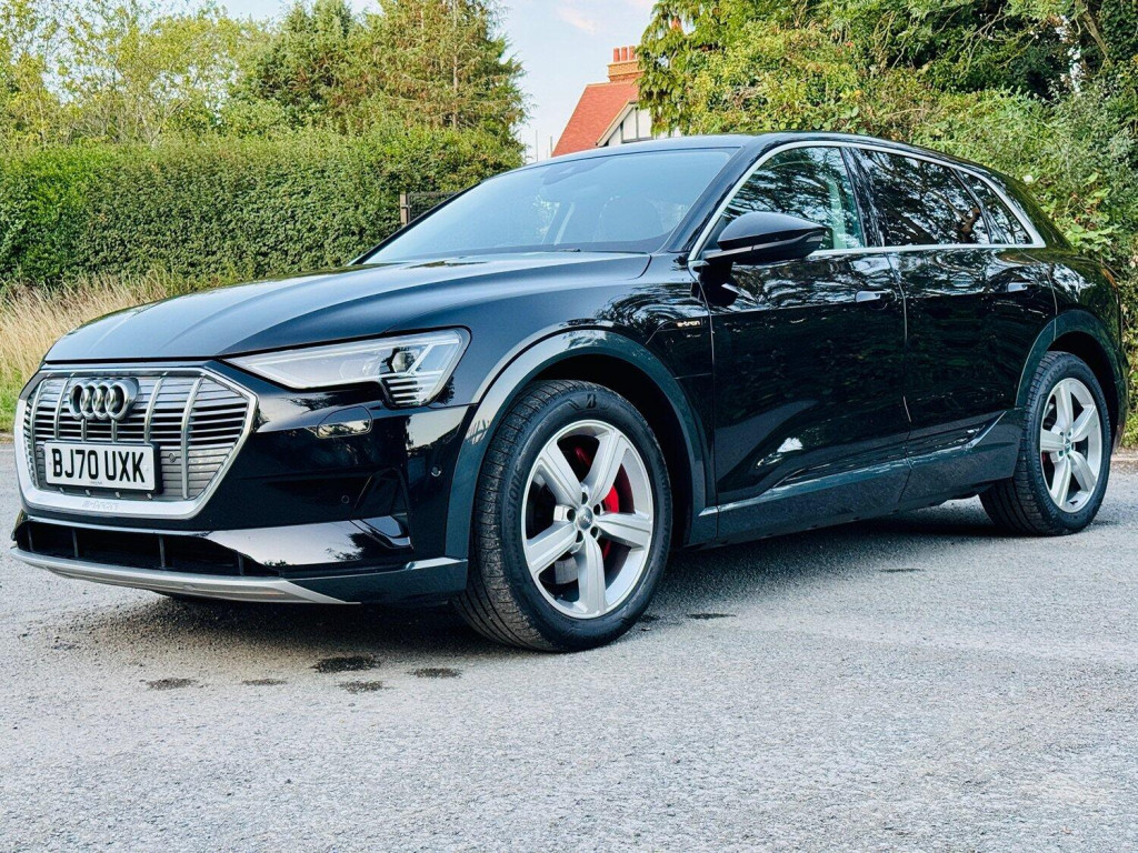 AUDI E-TRON