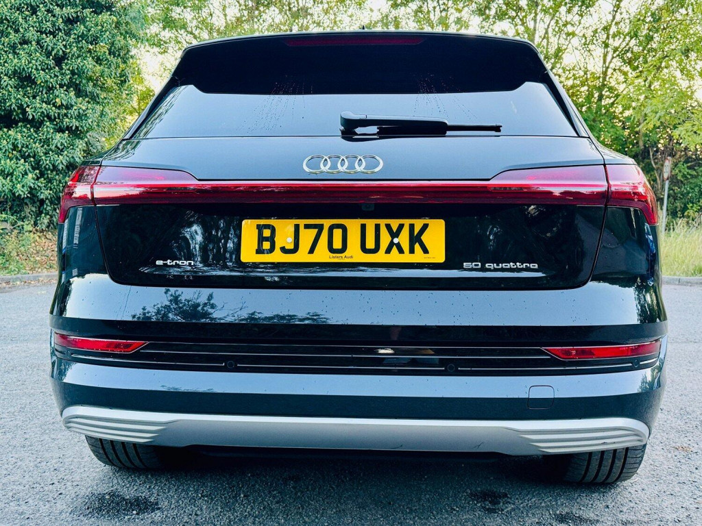 AUDI E-TRON