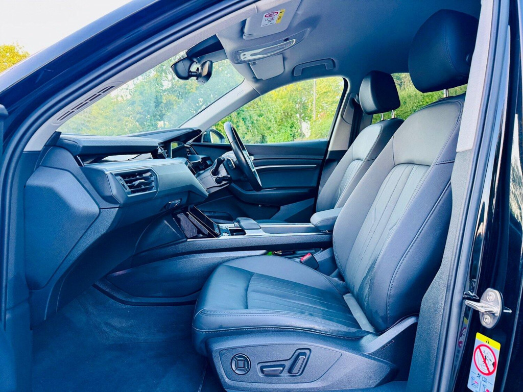 AUDI E-TRON