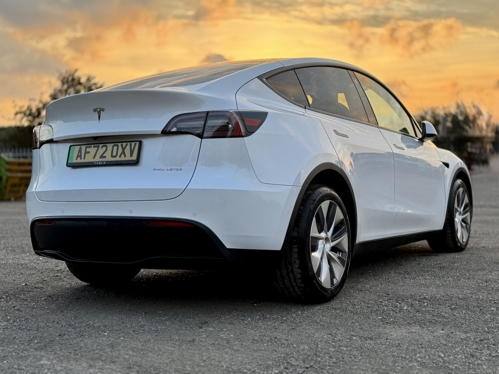 TESLA MODEL Y