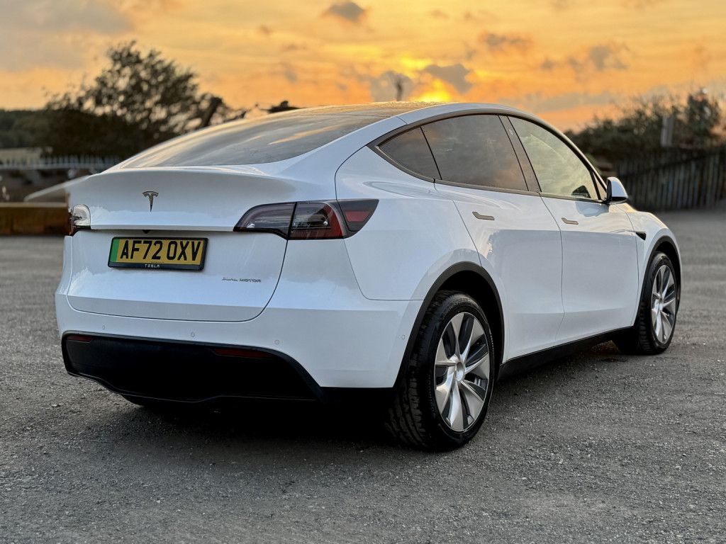 TESLA MODEL Y