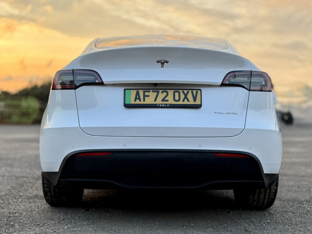 TESLA MODEL Y