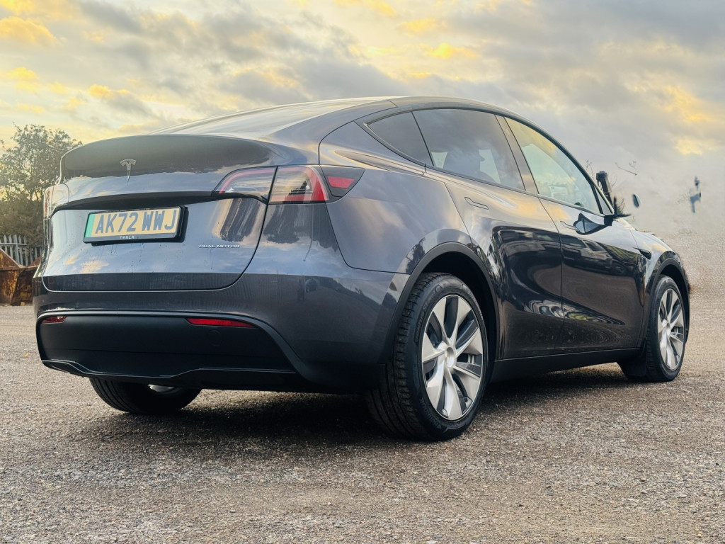 TESLA MODEL Y