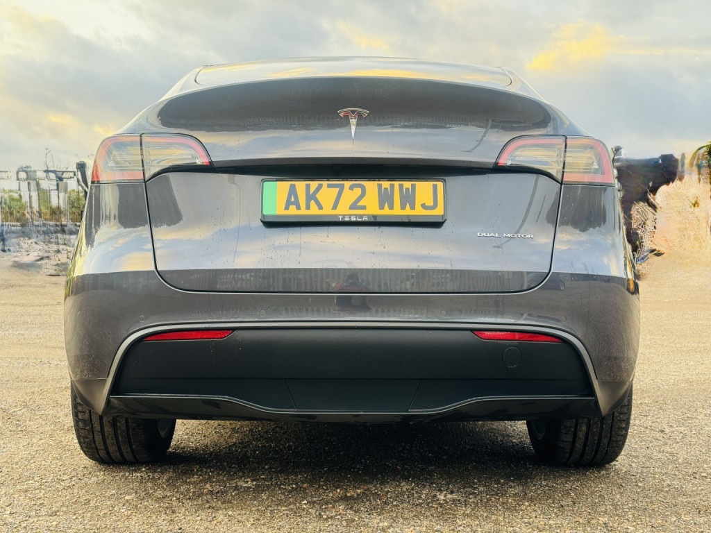 TESLA MODEL Y