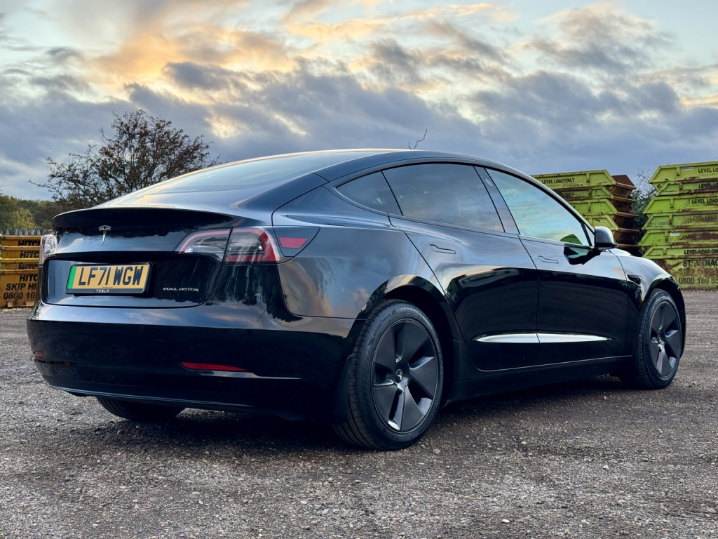 TESLA MODEL 3