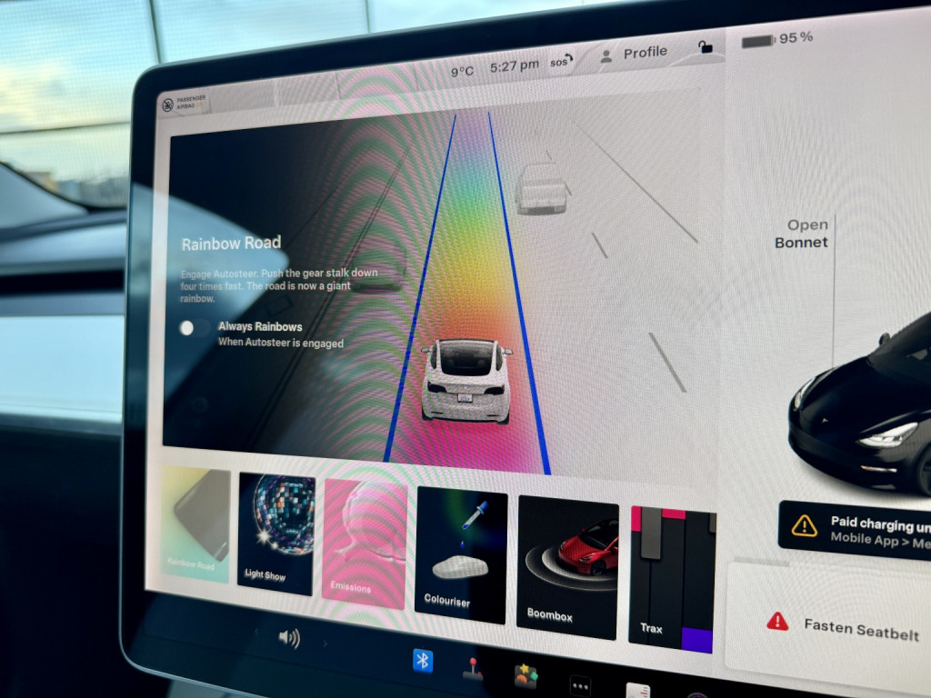 TESLA MODEL 3