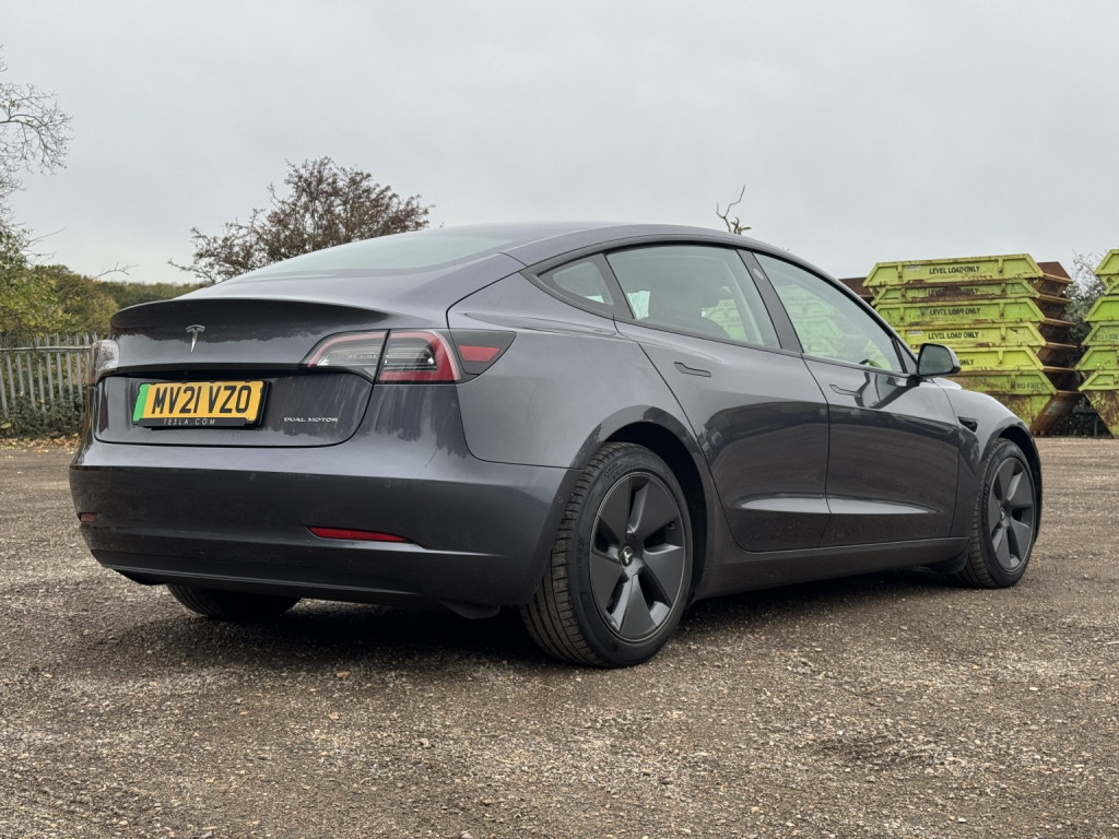 TESLA MODEL 3