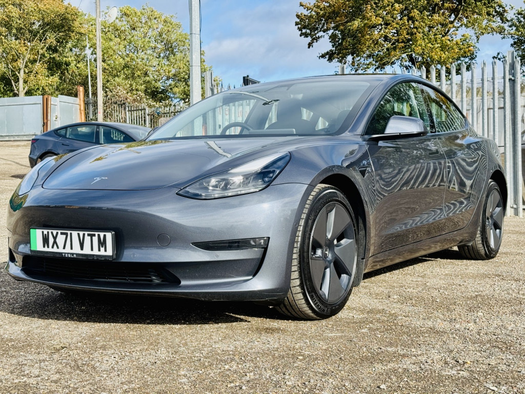 TESLA MODEL 3