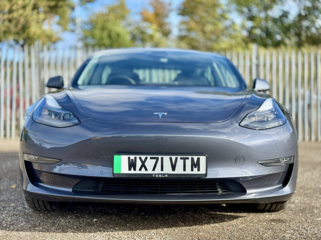 TESLA MODEL 3