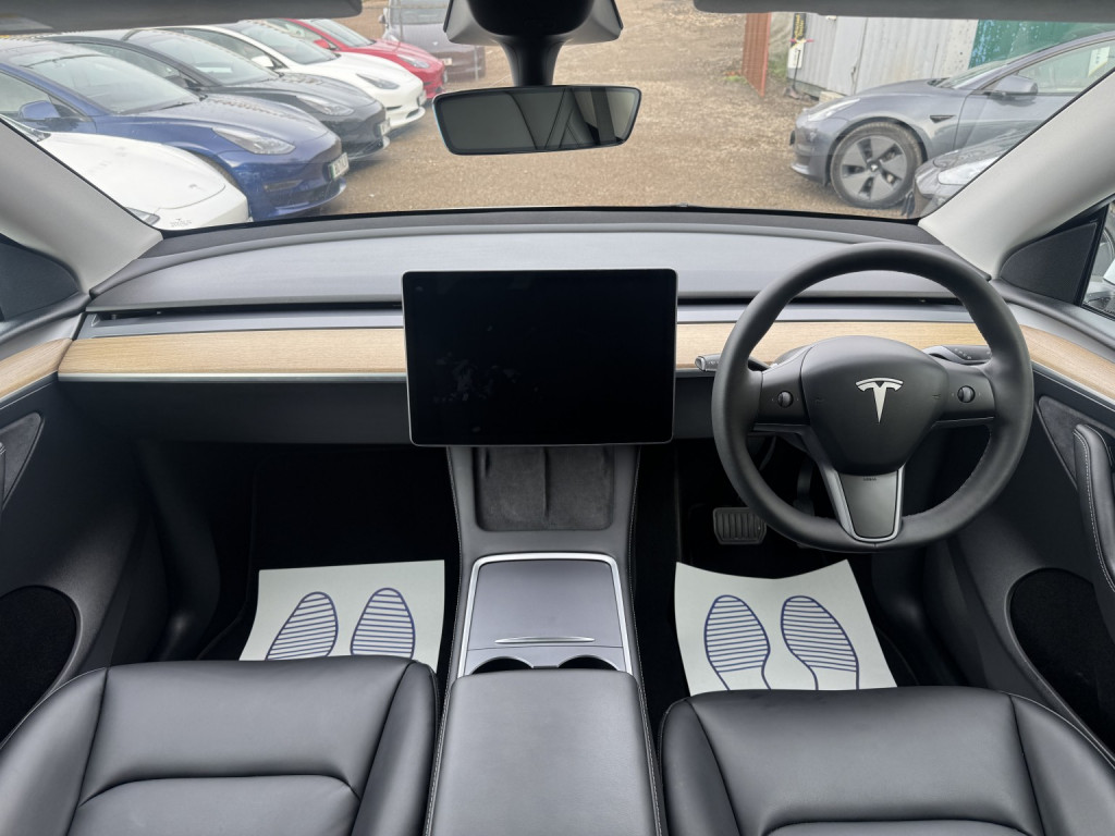 TESLA MODEL Y