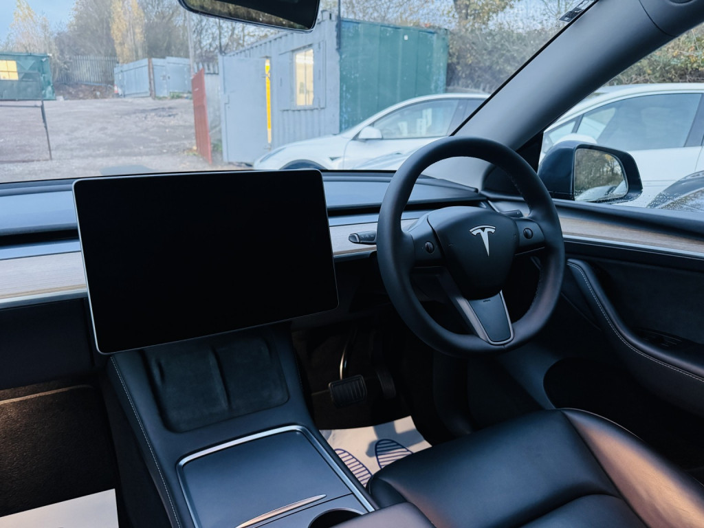 TESLA MODEL Y