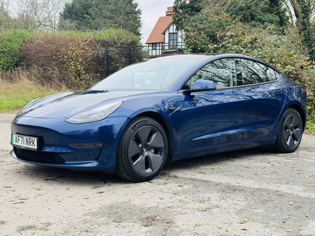 TESLA MODEL 3