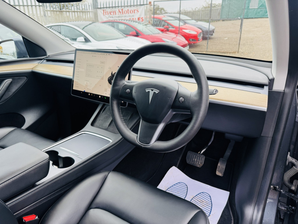 TESLA MODEL Y